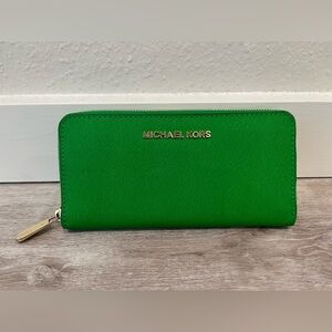 Michael Kors Zip Wallet in Palm
